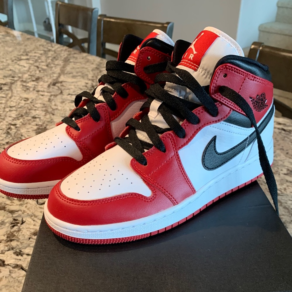 Jordan 1 Chicago (brand new)!!!!